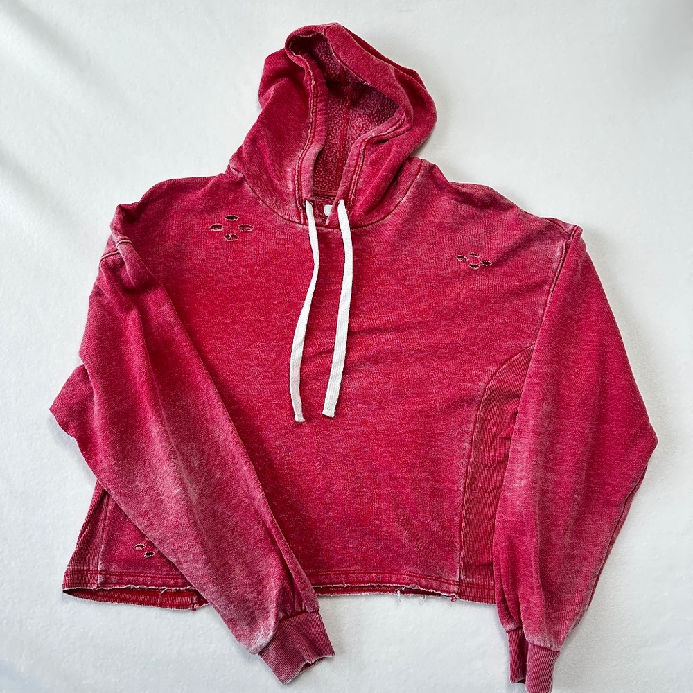 Colsie Women’s Red Distressed Cropped Hoodie Long Sleeve Worn Look Size XL